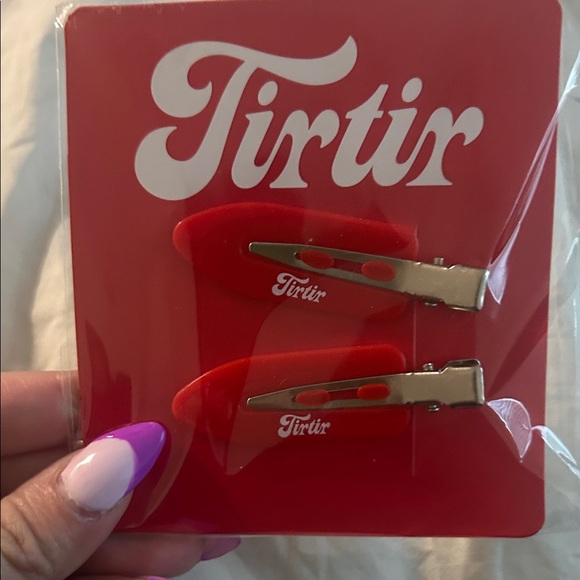 Red Hair Clips - Picture 3 of 3